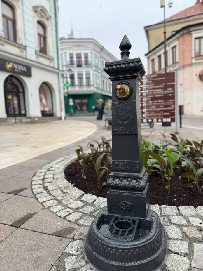 Nowy zdrój uliczny na placu Sobieskiego w Tarnowie, fot. UM w Tarnowie