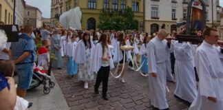 Boże Ciało - procesja ulicami Tarnowa