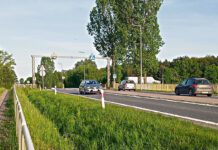 Tajemnicza bordowa laguna