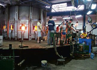 Huta szkła Załoga zakładu otrzymała tylko część wynagrodzeń