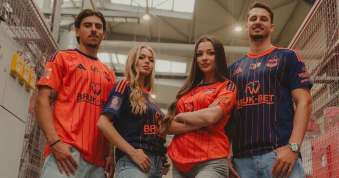 Słonie w nowych koszulkach ruszają na podbój Ekstraklasy