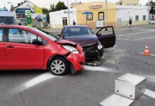 Zderzenie dwóch samochodów w centrum Tarnowa. Kierowca jednego z aut uciekł z miejsca wypadku Wypadek Krakowska