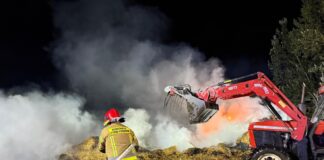 Pożar słomianych beli