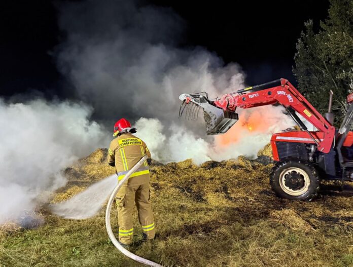 Pożar słomianych beli