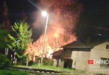 Pożar drewnianego budynku przy przejeździe kolejowym w Łowczówku Pożar w Łowczówku