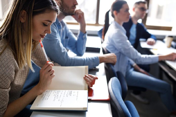 Marzysz o karierze psychologa - Studia zaoczne we Wrocławiu to Twoja szansa na rozwój