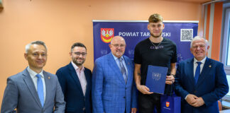 Mateusz Poręba w Starostwie Powiatowym w Tarnowie, fot. Paweł Topolski