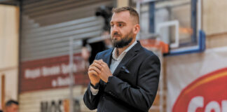 Artur Włodarczyk i zespół Contimaksu w Orlen Basket Lidze