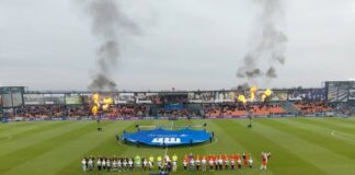 Drużyny Bruk-Bet Termaliki Nieciecza i Jagiellonii Białystok na prezentacji przed meczem 18. kolejki Ekstraklasy