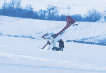 Awionetka wbiła się w zaspę na lądowisku