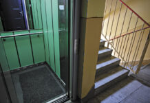 Byle nie utknąć w zamkniętej windzie… Byle nie utknąć w zamkniętej windzie