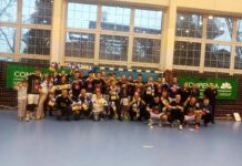 Handball Pałac Tarnów. Triumf w Tarnowie. Gwardia Opole rozbita Drużyna Handball Pałac Tarnów świętuje po zwycięstwie w Zabrzu w I lidze piłki ręcznej