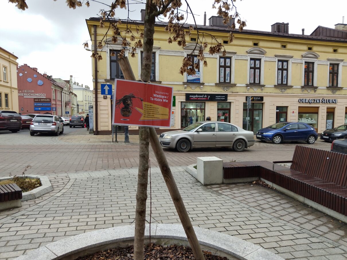 Maszkaron z ul. Krakowskiej trafił do konserwacji [ZDJĘCIA]