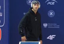 Ksawery Masiuk przed wyścigiem na 100 m podczas MP w pływaniu