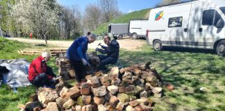 Zbieranie cegieł zamek