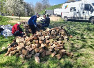 Zbieranie cegieł zamek